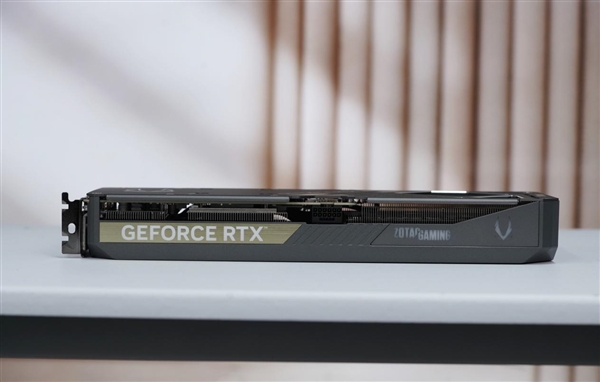 简约硬朗！索泰RTX 5070 SOLID OC显卡图赏-第5张图片-芙蓉之城