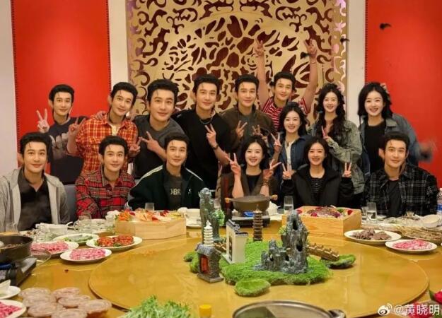 10个黄晓明5个赵丽颖聚餐 黄晓明让大家猜有哪些演员-第1张图片-芙蓉之城