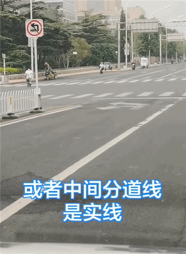 一司机掉头时等红灯被后方多车怒怼 交警释疑掉头用不用等红灯-第2张图片-芙蓉之城