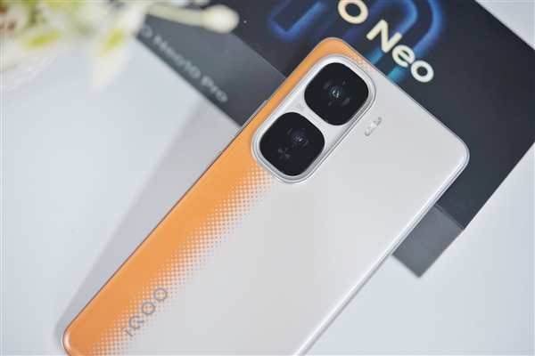 7000mAh性能神机！曝iQOO Neo10S Pro+将配有史以来最大电池-第2张图片-芙蓉之城
