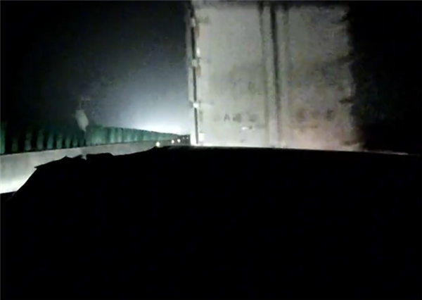 吃夜宵到凌晨2点因疲劳驾驶酿事故 当事人：我开了自动驾驶-第2张图片-芙蓉之城