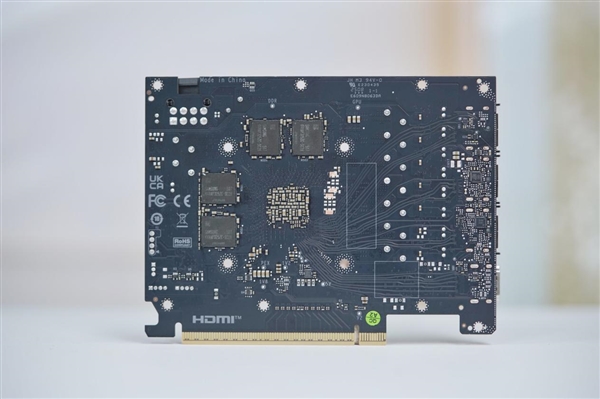 纯白高颜值！影驰RTX 5060 Ti金属大师白金版16GB MAX OC图赏-第18张图片-芙蓉之城