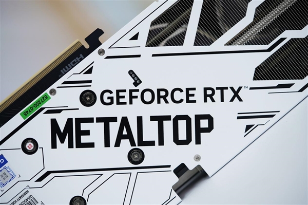 纯白高颜值！影驰RTX 5060 Ti金属大师白金版16GB MAX OC图赏-第9张图片-芙蓉之城
