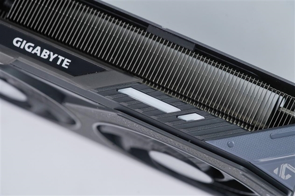 巧妙滑块设计！技嘉RTX 5060 Ti GAMING OC 16GB魔鹰图赏-第16张图片-芙蓉之城