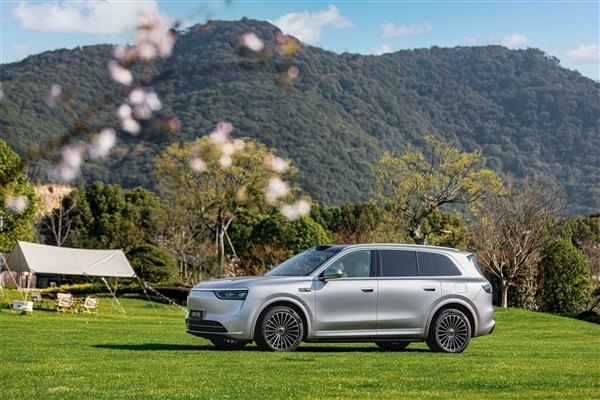 2025年最重磅的家庭旗舰SUV！全新问界M8上市：35.98万起-第1张图片-芙蓉之城