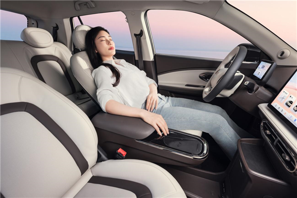 2025款钇为3怎么样？好看、好开、好玩的纯电精品车-第2张图片-芙蓉之城