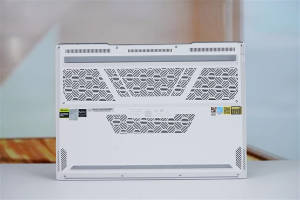RTX 5090降临！机械革命耀世16 Ultra图赏-第27张图片-芙蓉之城