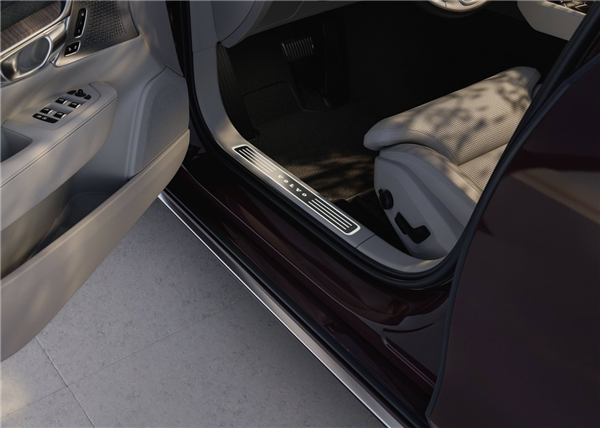 换上XC90同款格栅 新款沃尔沃S90官图发布：预计售价40万-第9张图片-芙蓉之城