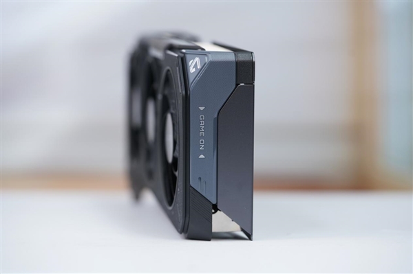 巧妙滑块设计！技嘉RTX 5060 Ti GAMING OC 16GB魔鹰图赏-第8张图片-芙蓉之城