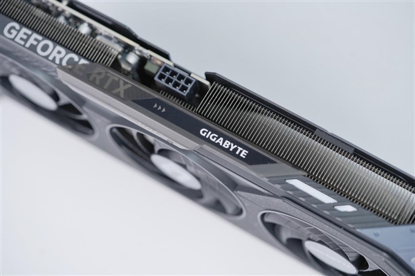 巧妙滑块设计！技嘉RTX 5060 Ti GAMING OC 16GB魔鹰图赏-第14张图片-芙蓉之城