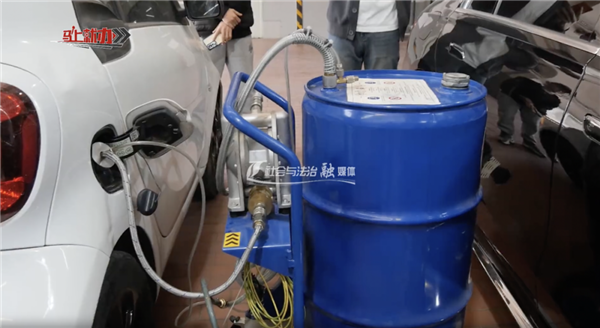 28升油箱加了42升油！车主愤怒抽油检测后公开道歉-第3张图片-芙蓉之城