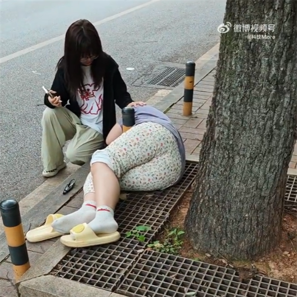 吉利试驾员工途中救助女外卖员 杨学良：要发锦旗和奖金-第3张图片-芙蓉之城
