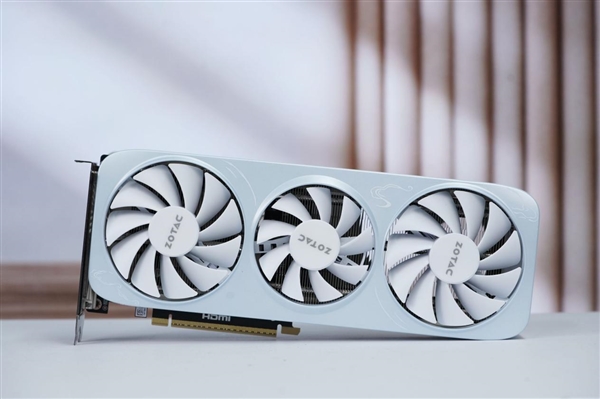 温润如玉！索泰RTX 5060 Ti 8GB月白显卡图赏-第3张图片-芙蓉之城