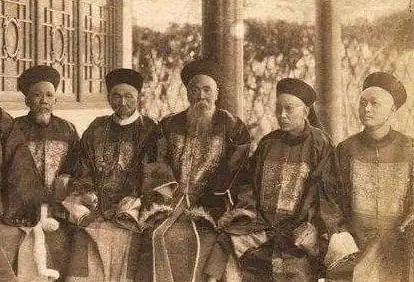 顾命八大臣为何定员八人：历史抉择的多重考量-第1张图片-芙蓉之城