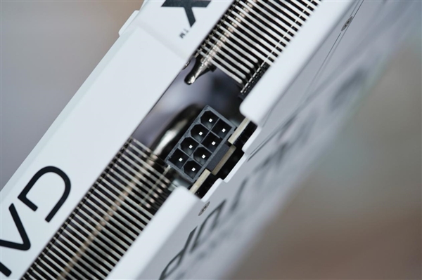 纯白高颜值！影驰RTX 5060 Ti金属大师白金版16GB MAX OC图赏-第15张图片-芙蓉之城