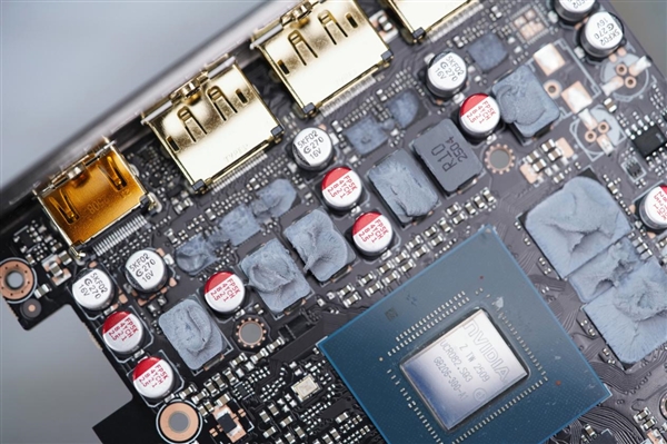巧妙滑块设计！技嘉RTX 5060 Ti GAMING OC 16GB魔鹰图赏-第23张图片-芙蓉之城
