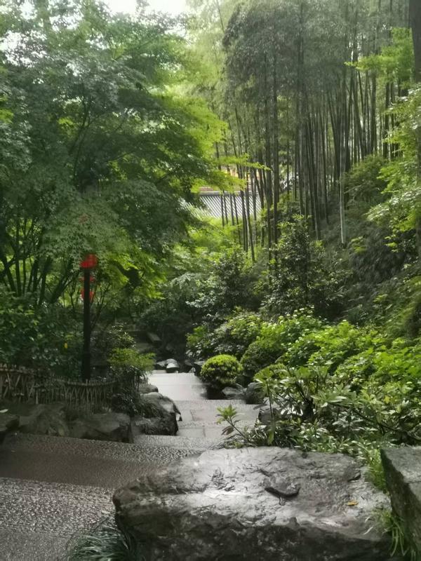 “五一”假期出游热度持续攀升 热门线路火车票“秒空”-第4张图片-芙蓉之城