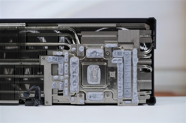 超级雕来了！技嘉AORUS RTX 5070 Ti MASTER 16GB显卡图赏-第19张图片-芙蓉之城