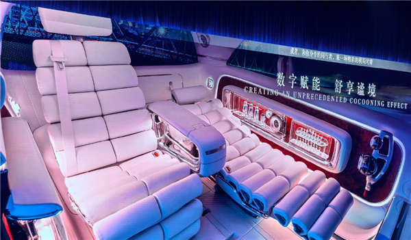 独创蝴蝶形状方向盘：奔驰纯电豪华MPV概念车全球首发-第7张图片-芙蓉之城
