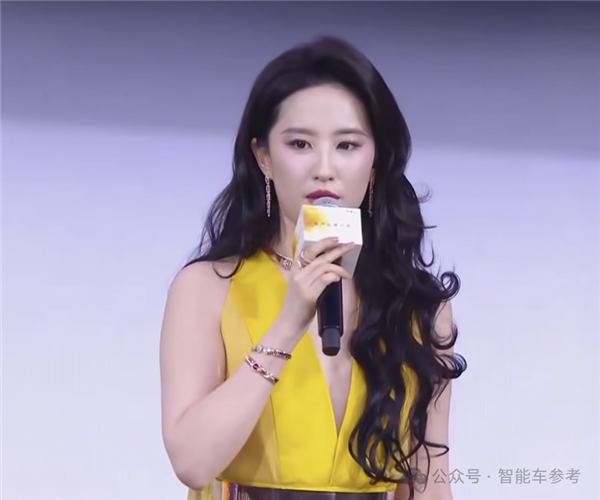 刘亦菲喜提第一辆增程车智界R7！余承东现场公布300万兜底承诺-第10张图片-芙蓉之城