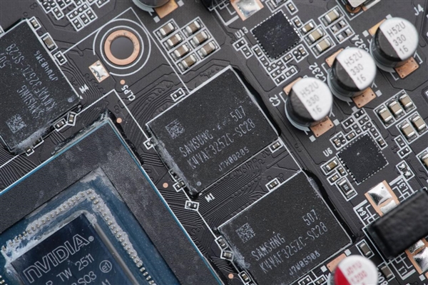 温润如玉！索泰RTX 5060 Ti 8GB月白显卡图赏-第20张图片-芙蓉之城