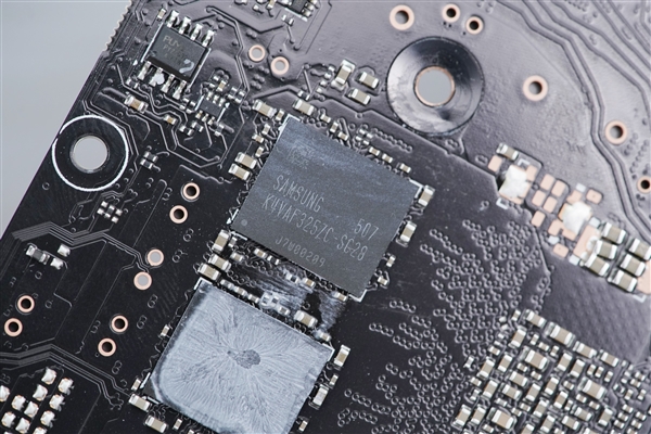 巧妙滑块设计！技嘉RTX 5060 Ti GAMING OC 16GB魔鹰图赏-第25张图片-芙蓉之城