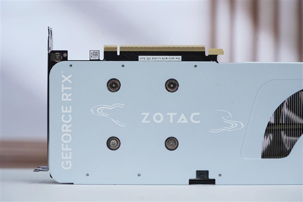 温润如玉！索泰RTX 5060 Ti 8GB月白显卡图赏-第7张图片-芙蓉之城