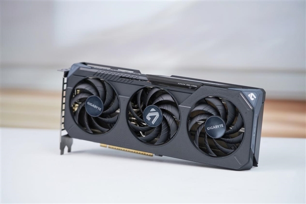巧妙滑块设计！技嘉RTX 5060 Ti GAMING OC 16GB魔鹰图赏-第5张图片-芙蓉之城