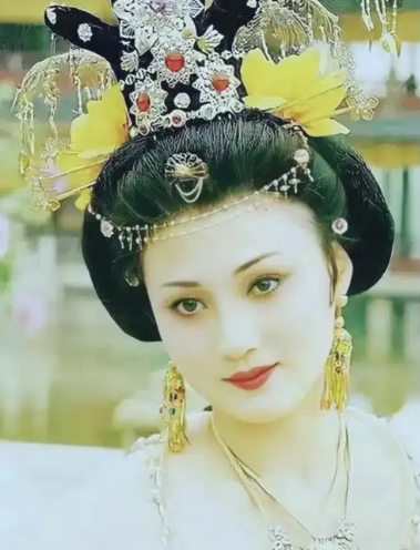 唐朝美女杨玉环：倾国倾城之美的真实写照-第1张图片-芙蓉之城