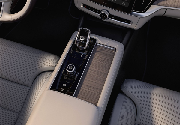 换上XC90同款格栅 新款沃尔沃S90官图发布：预计售价40万-第7张图片-芙蓉之城