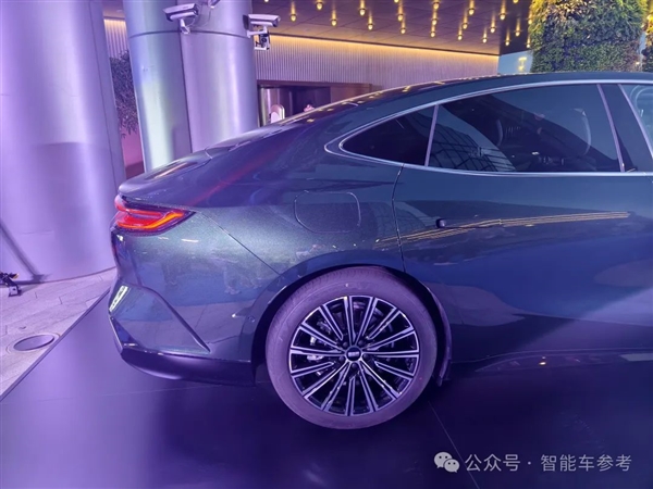 百公里3个油 吉利银河星耀8开售：同级合资燃油洗洗睡吧-第9张图片-芙蓉之城