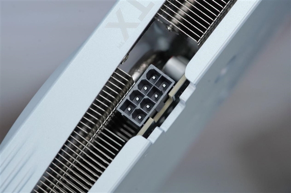 温润如玉！索泰RTX 5060 Ti 8GB月白显卡图赏-第13张图片-芙蓉之城