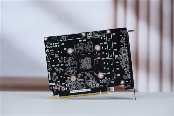 温润如玉！索泰RTX 5060 Ti 8GB月白显卡图赏-第18张图片-芙蓉之城