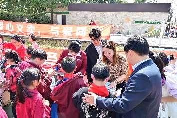 同台“摆摊”、零钱清点 来自兴业银行上海分行的善意“精准抵达”-第4张图片-芙蓉之城