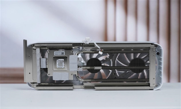温润如玉！索泰RTX 5060 Ti 8GB月白显卡图赏-第15张图片-芙蓉之城
