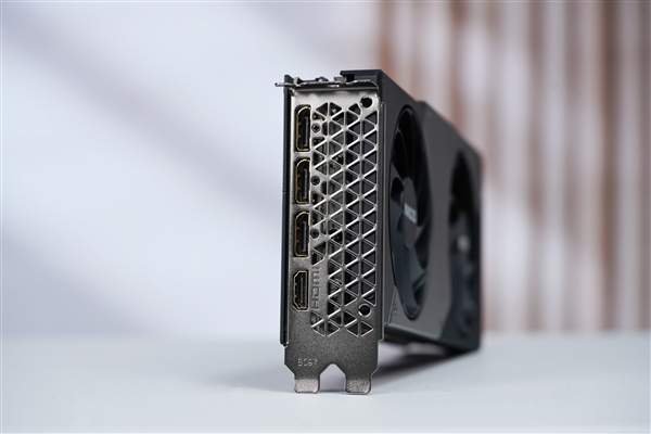 小巧双槽！映众RTX 5060 Ti曜夜16GB显卡图赏-第11张图片-芙蓉之城