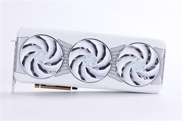 新星曜 放肆AI|影驰GeForce RTX 5090 D 星曜LUNA OC显卡评测-第2张图片-芙蓉之城