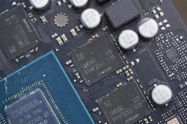 纯白高颜值！影驰RTX 5060 Ti金属大师白金版16GB MAX OC图赏-第20张图片-芙蓉之城