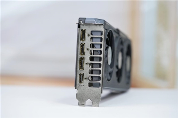 巧妙滑块设计！技嘉RTX 5060 Ti GAMING OC 16GB魔鹰图赏-第7张图片-芙蓉之城