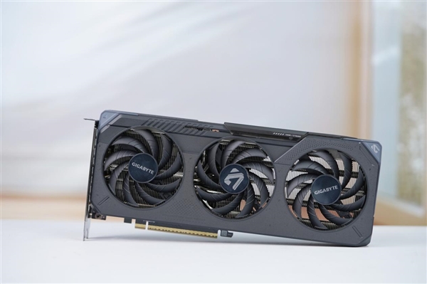 巧妙滑块设计！技嘉RTX 5060 Ti GAMING OC 16GB魔鹰图赏-第3张图片-芙蓉之城