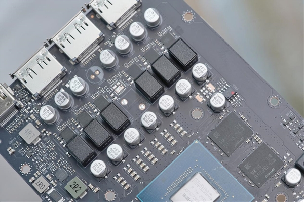 纯白高颜值！影驰RTX 5060 Ti金属大师白金版16GB MAX OC图赏-第22张图片-芙蓉之城