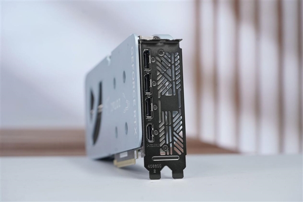 温润如玉！索泰RTX 5060 Ti 8GB月白显卡图赏-第14张图片-芙蓉之城