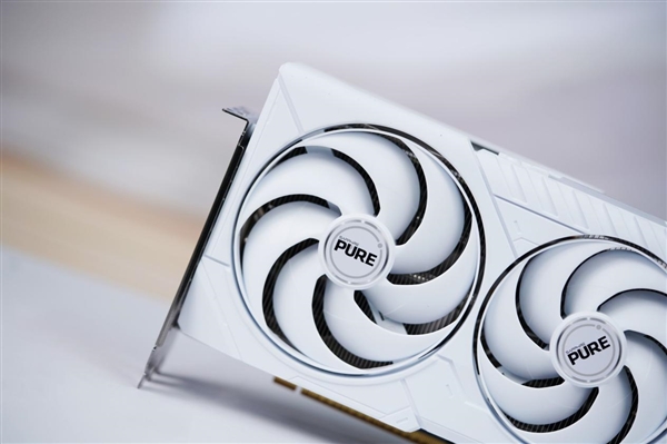 碾压RTX 5060 Ti！蓝宝石RX 9070 GRE GAMING OC 12GB DUAL显卡图赏-第12张图片-芙蓉之城