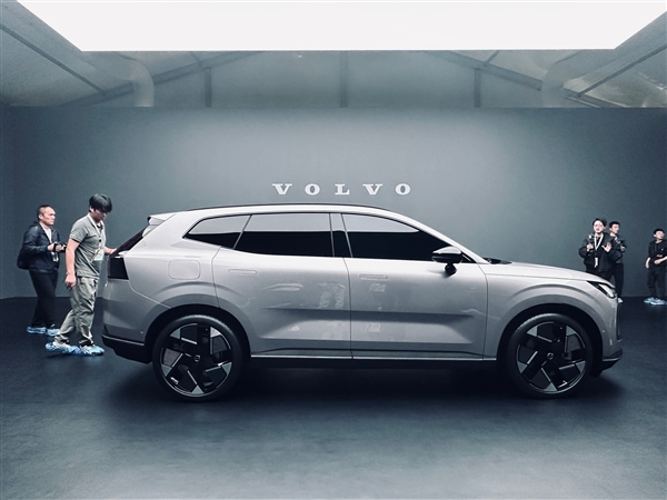 沃尔沃XC70官宣：全新SMA架构首款长续航超级混动SUV-第4张图片-芙蓉之城