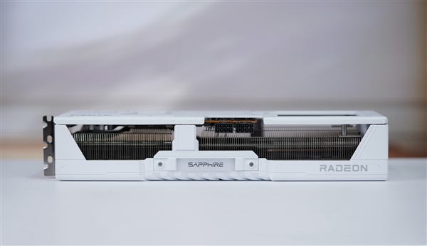 碾压RTX 5060 Ti！蓝宝石RX 9070 GRE GAMING OC 12GB DUAL显卡图赏-第6张图片-芙蓉之城