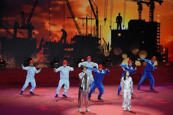 北京大兴区“繁兴闪耀 共铸辉煌”致敬劳模主题活动举办-第6张图片-芙蓉之城