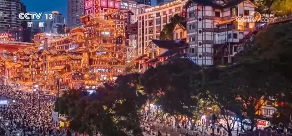 “五一”假期各地消费市场繁荣活跃 多业态“混搭”激发消费新活力-第9张图片-芙蓉之城