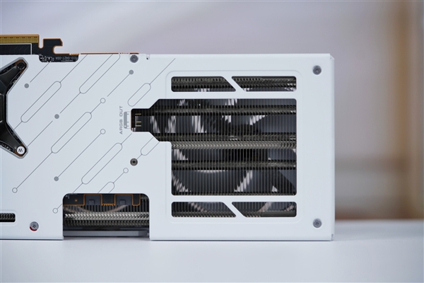 碾压RTX 5060 Ti！蓝宝石RX 9070 GRE GAMING OC 12GB DUAL显卡图赏-第9张图片-芙蓉之城