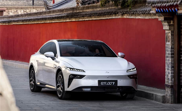 纯电/增程双动力！2025款东风奕派eπ007实车亮相 近期上市-第2张图片-芙蓉之城