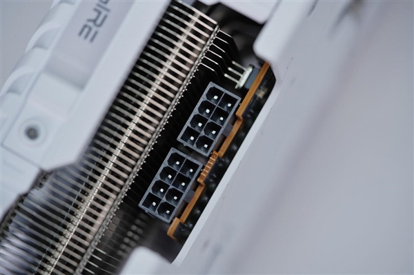 碾压RTX 5060 Ti！蓝宝石RX 9070 GRE GAMING OC 12GB DUAL显卡图赏-第15张图片-芙蓉之城